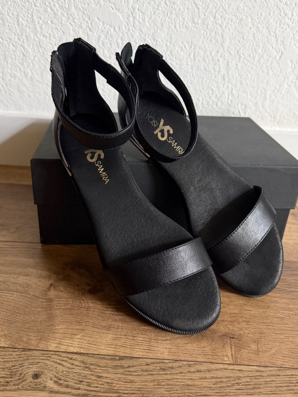 Yosi Samra Flat Sandals Size 8